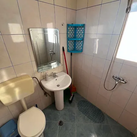 Dhoma Plazhi Arturi 4
